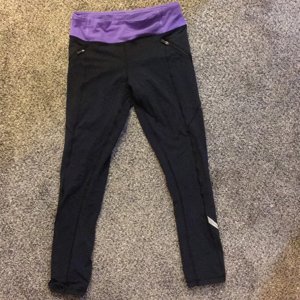 Lululemon leggings I think 7/8 length.